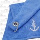 Ręcznik żeglarski z karabińczykiem 30x50cm i motywem kotwicy w eleganckiej tubie niebieski